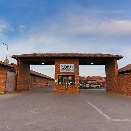 Rudman Townhouses Self-Catering Accommodation Boksburg Exteriör bild